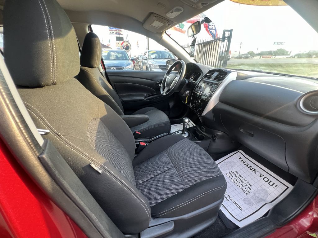 2017 Nissan Versa Image 9