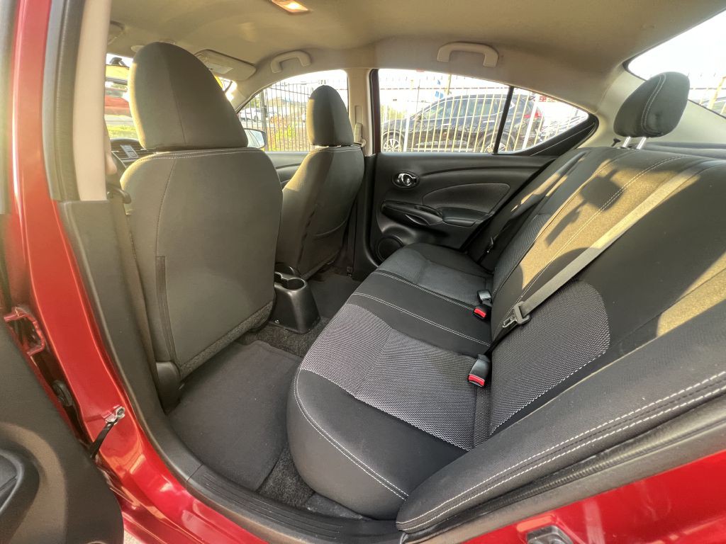2017 Nissan Versa Image 11