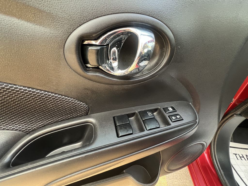 2017 Nissan Versa Image 14