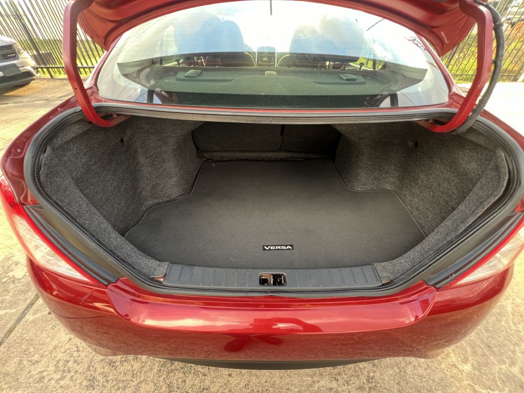 2017 Nissan Versa Image 16