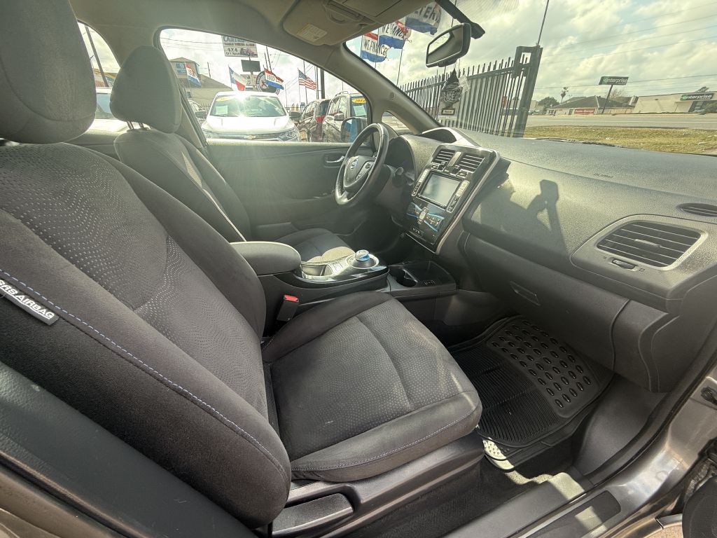 2016 Nissan Leaf Image 9