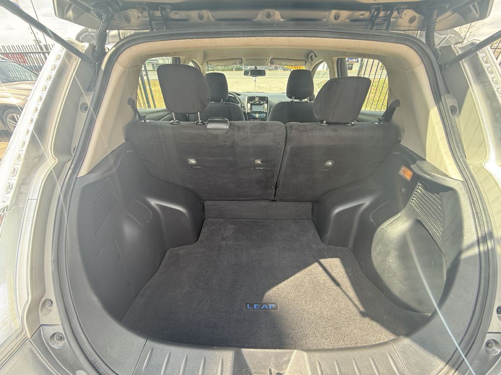 2016 Nissan Leaf Image 11