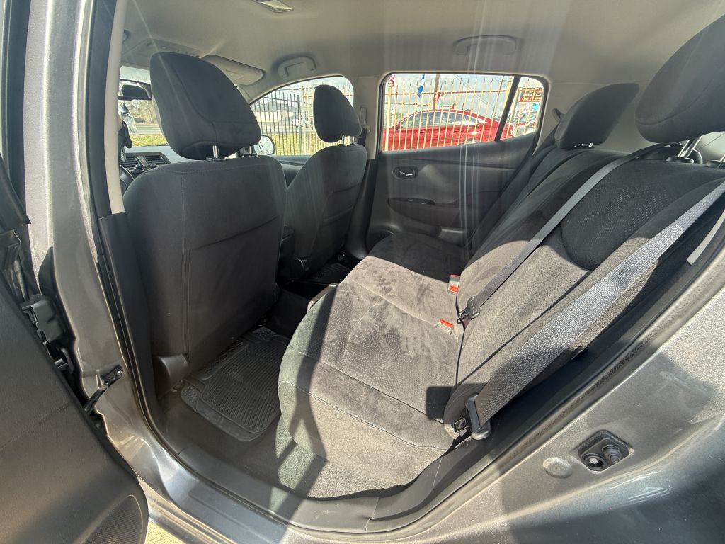 2016 Nissan Leaf Image 12