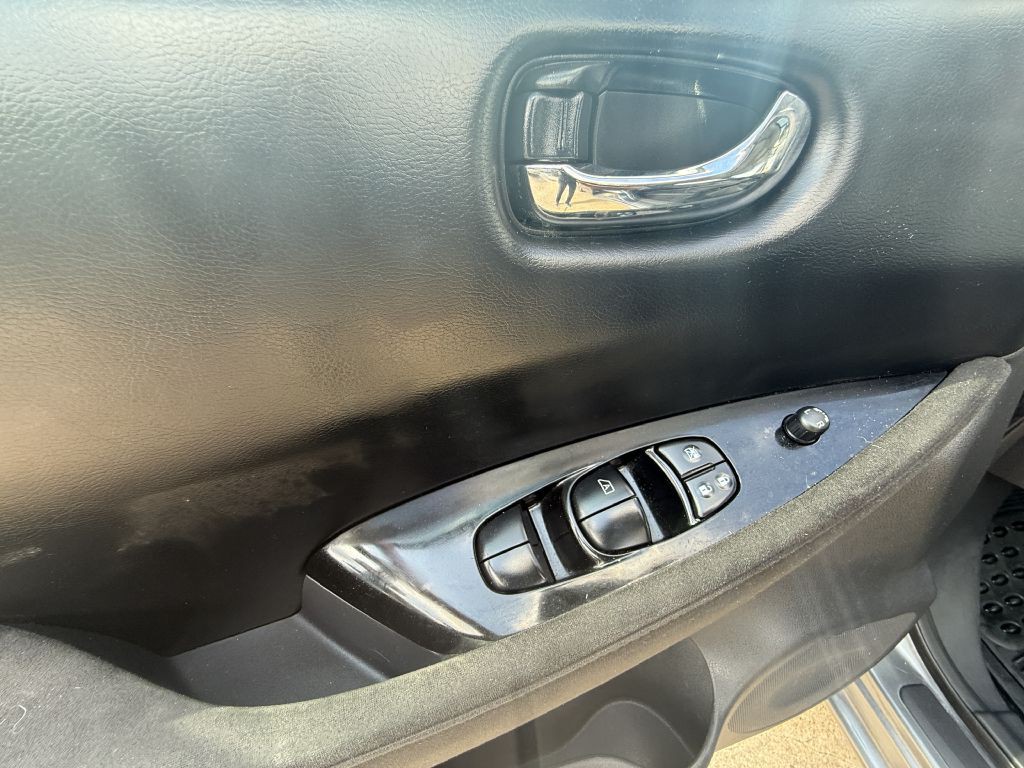 2016 Nissan Leaf Image 15