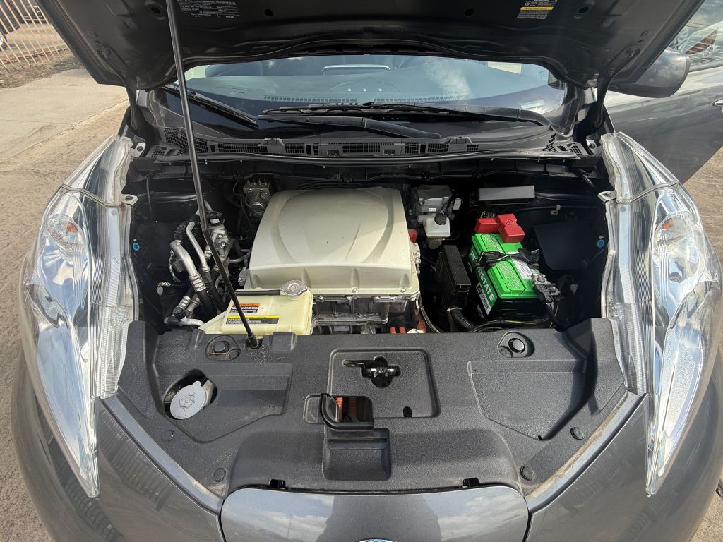 2016 Nissan Leaf Image 16