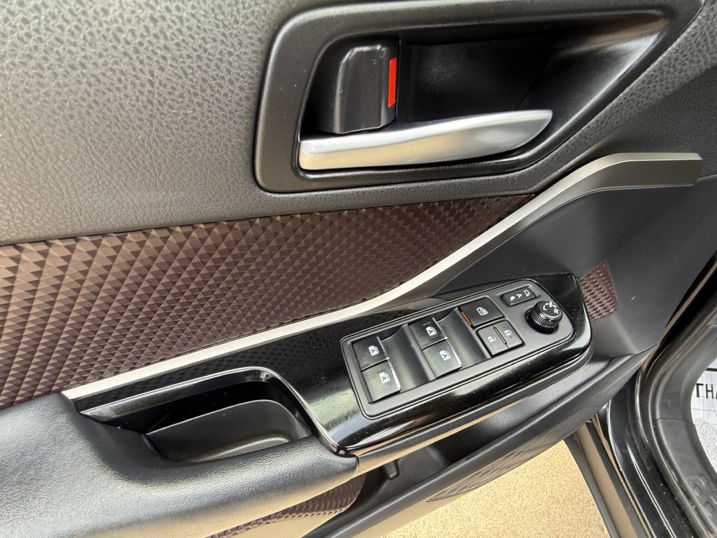 2019 Toyota C-HR Image 15