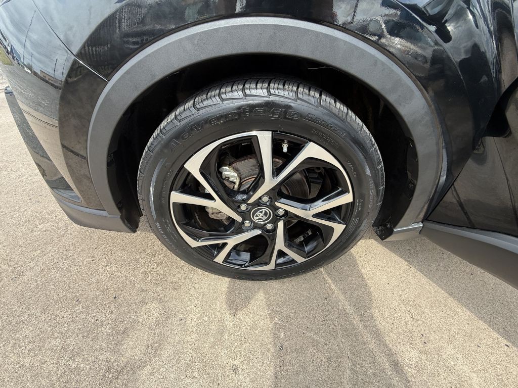 2019 Toyota C-HR Image 16