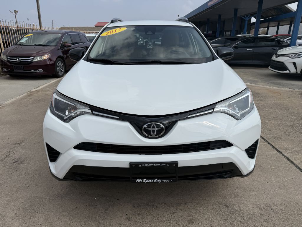2017 Toyota Rav4 Image 2