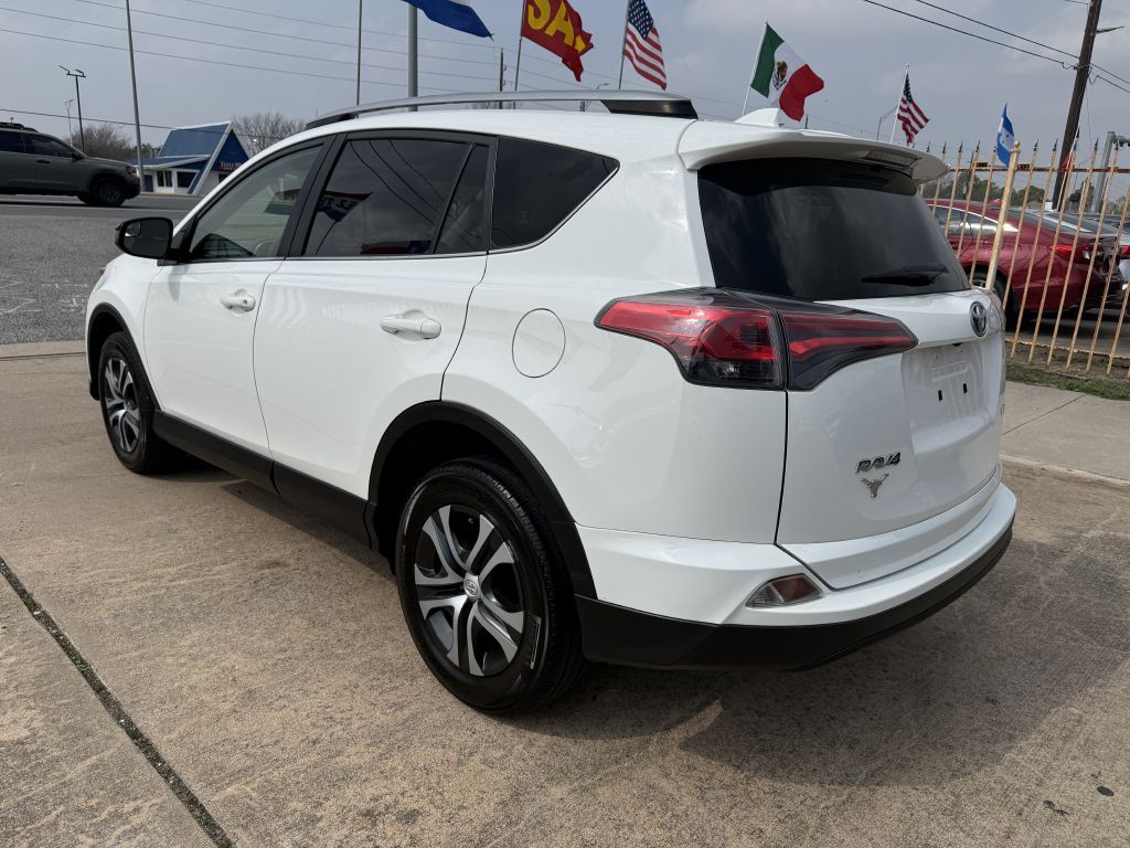 2017 Toyota Rav4 Image 5