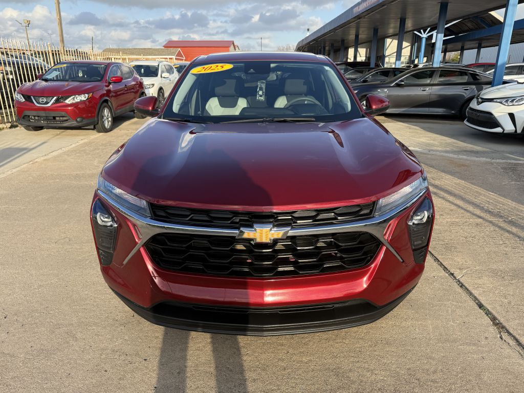 2025 Chevrolet Trax Image 2