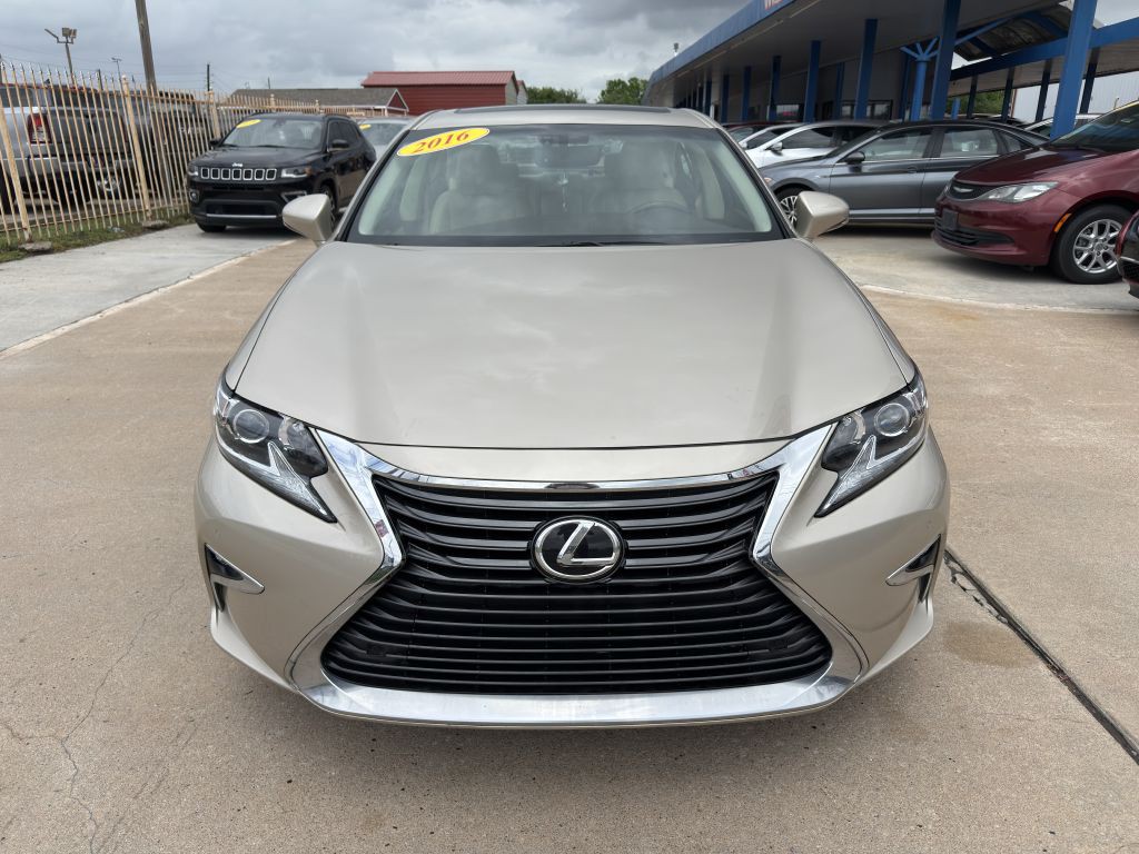 2016 Lexus ES Image 2