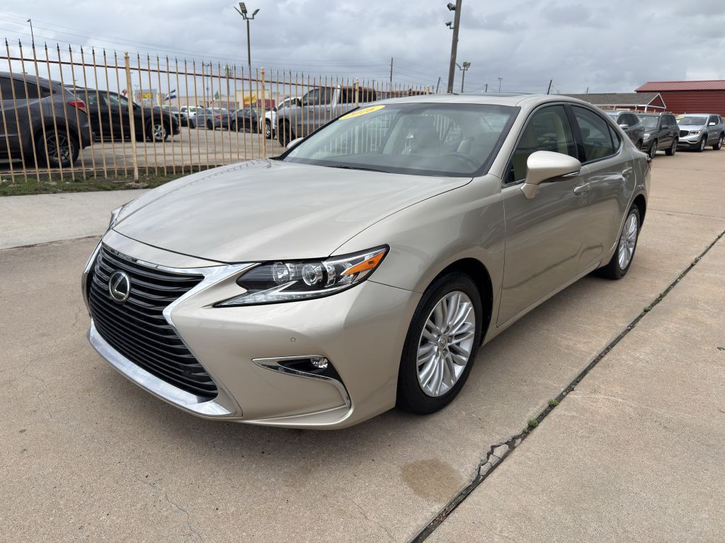 2016 Lexus ES Image 3