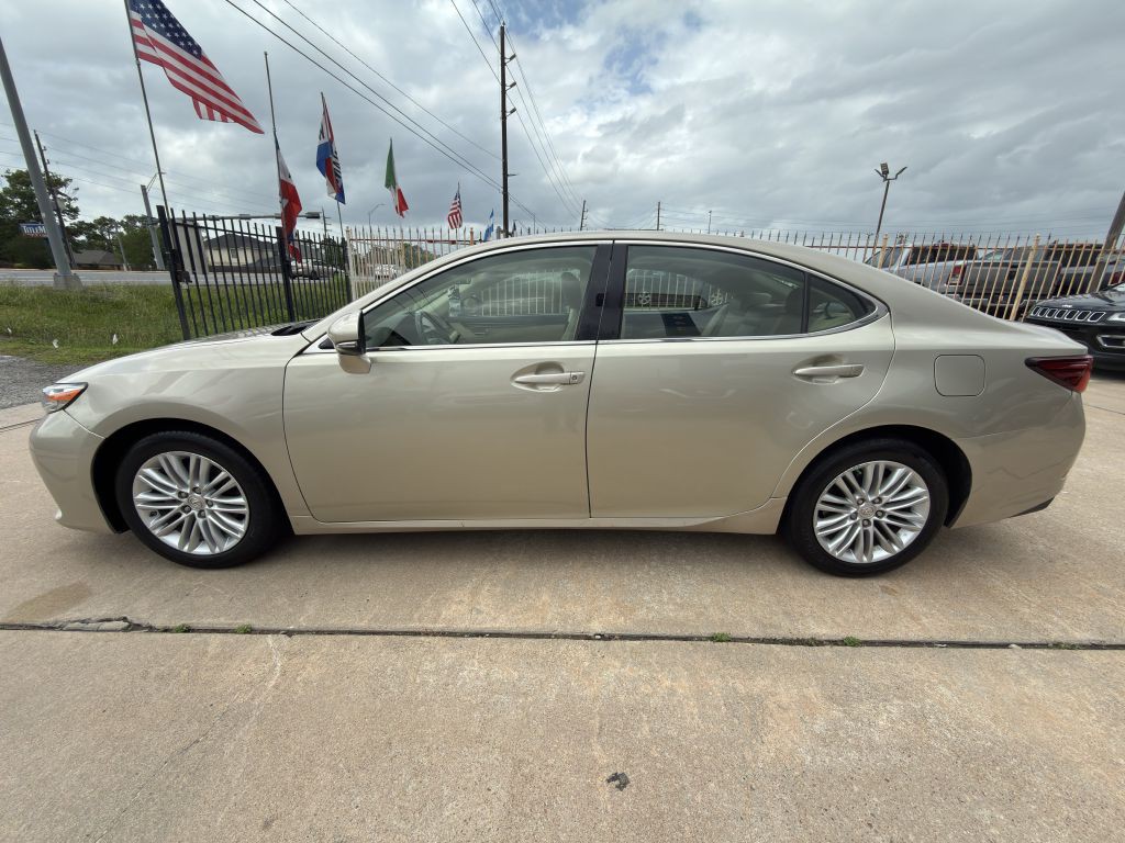 2016 Lexus ES Image 4