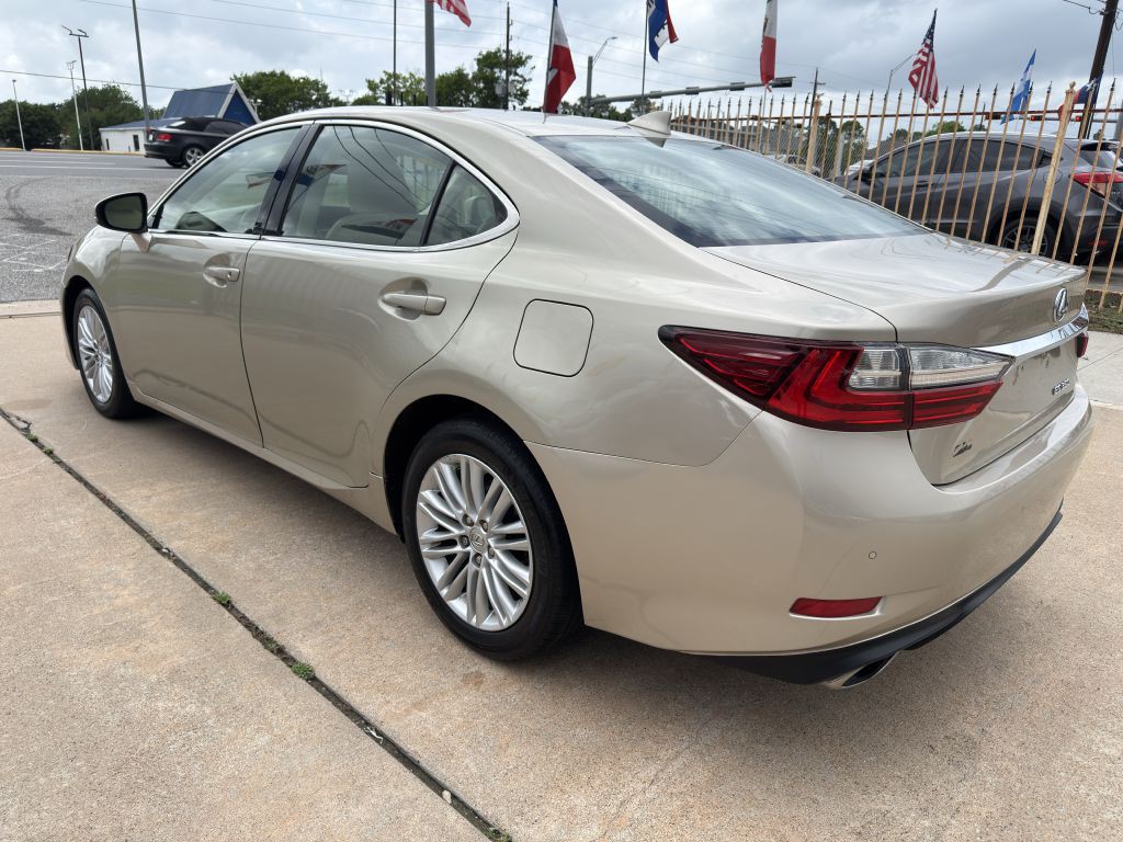2016 Lexus ES Image 5
