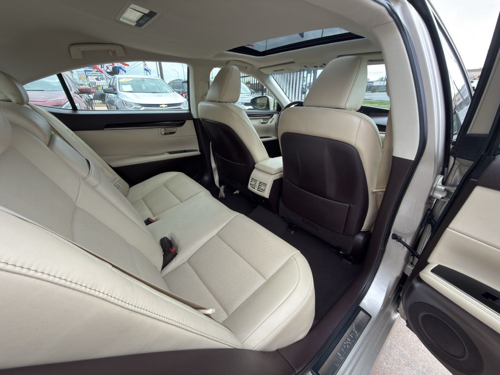 2016 Lexus ES Image 8