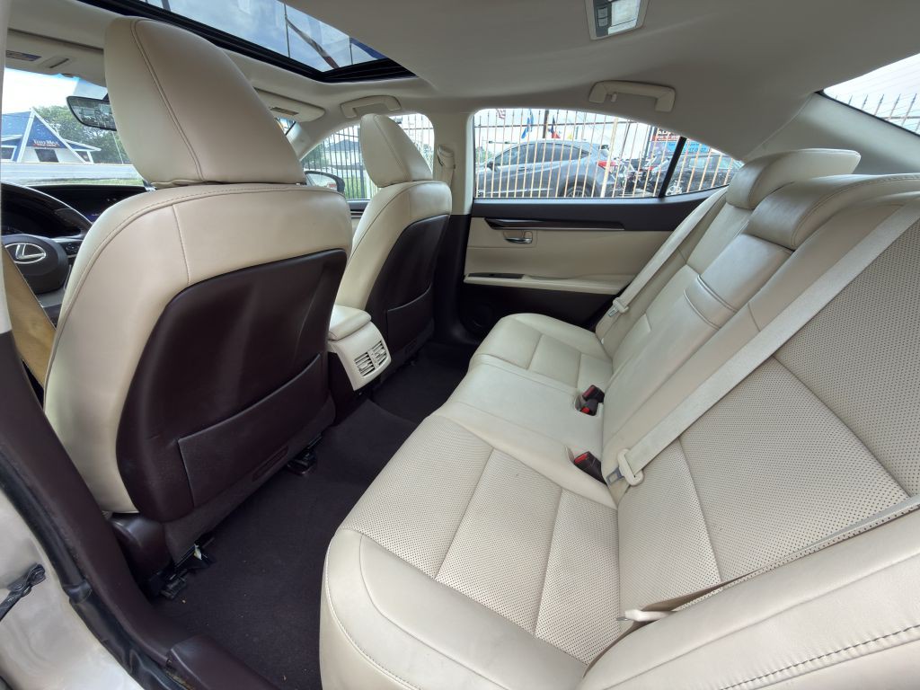 2016 Lexus ES Image 10