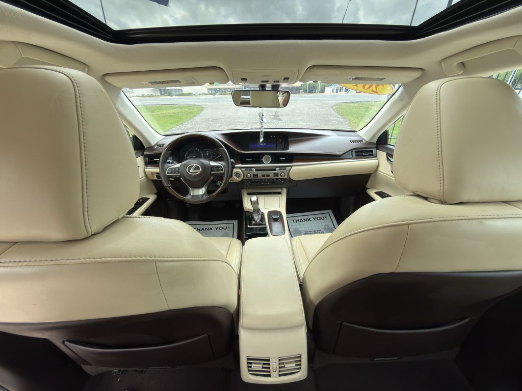 2016 Lexus ES Image 11