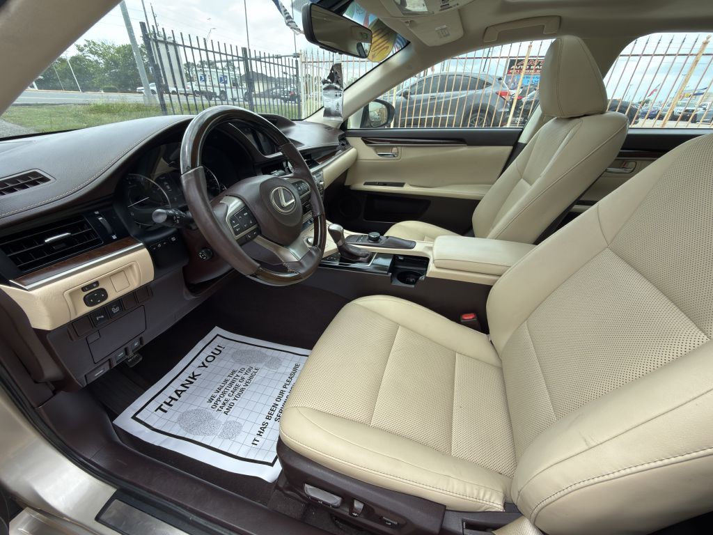 2016 Lexus ES Image 12