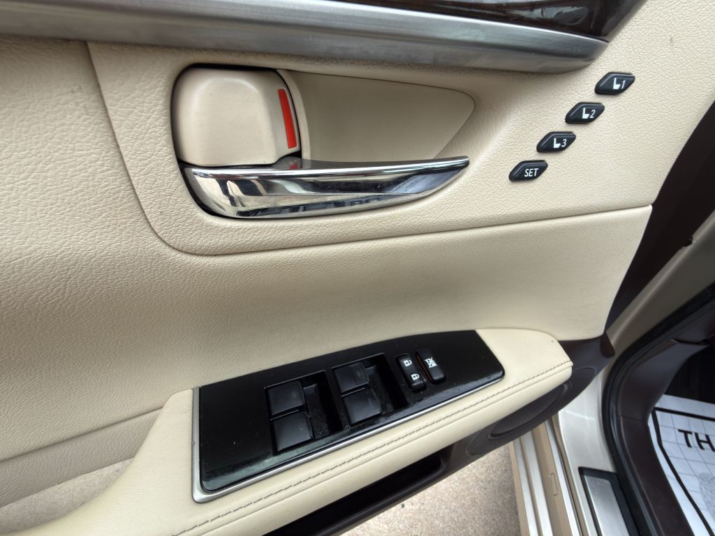 2016 Lexus ES Image 13