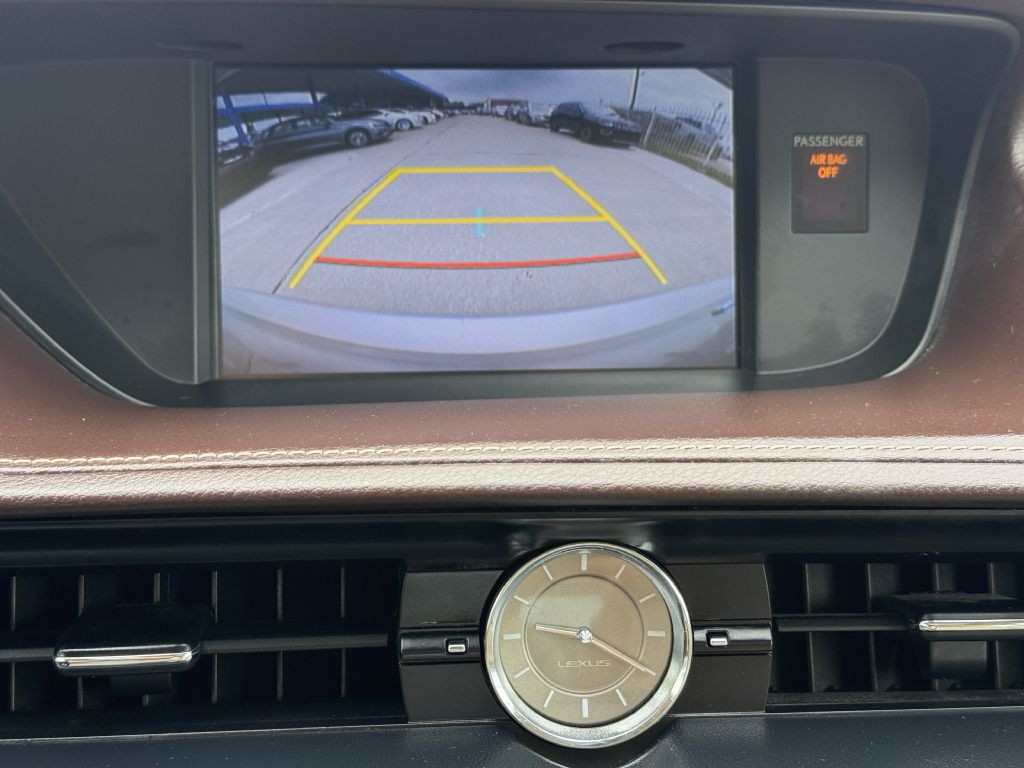2016 Lexus ES Image 17