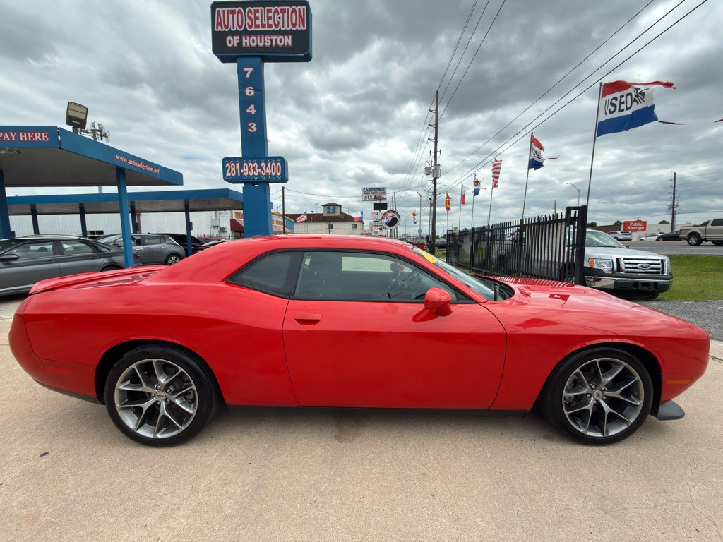 2022 Dodge Challenger Image 8