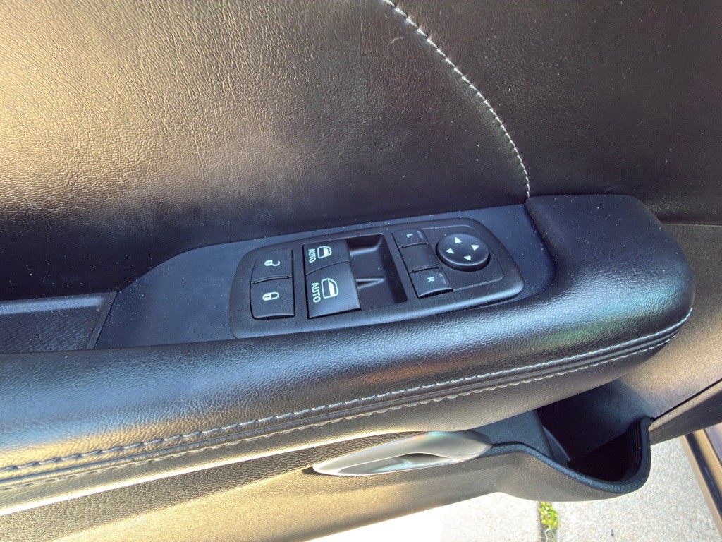 2015 Dodge Challenger Image 12