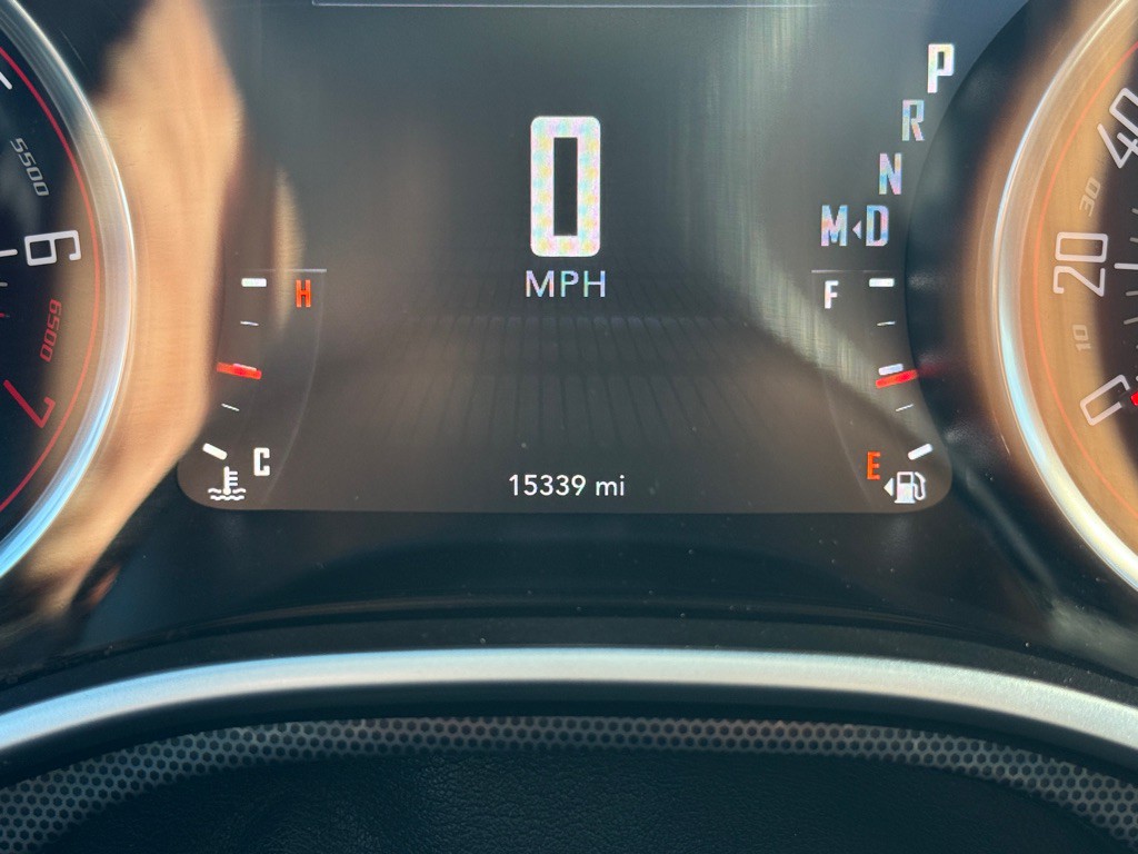 2015 Dodge Challenger Image 16