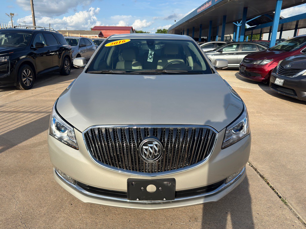 2016 Buick Lacrosse Image 2