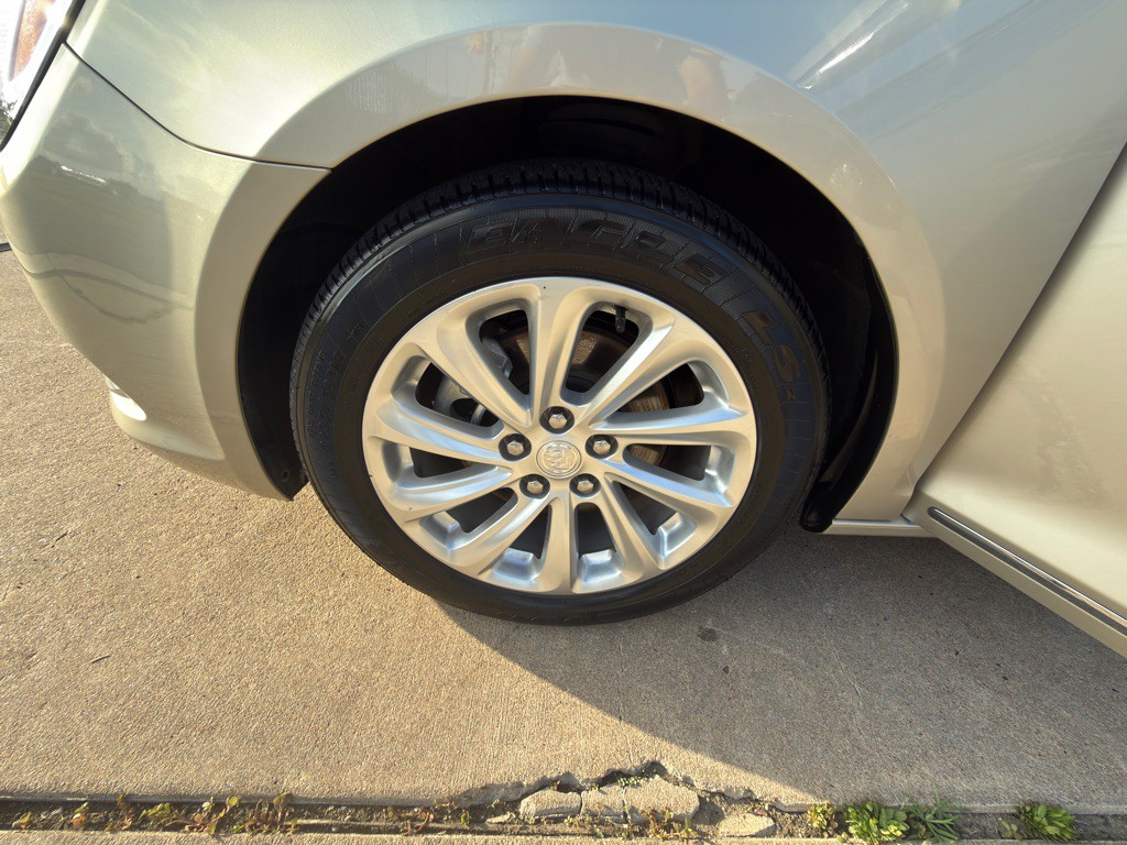 2016 Buick Lacrosse Image 16
