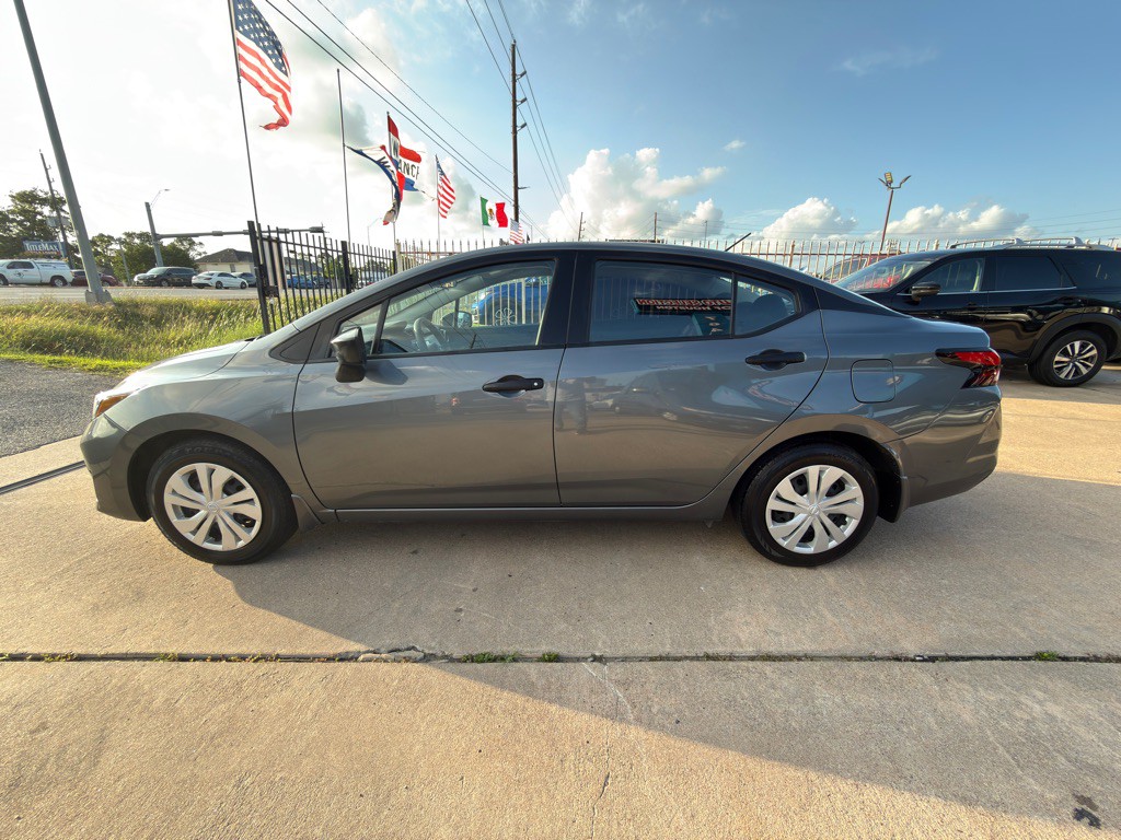 2025 Nissan Versa Image 4