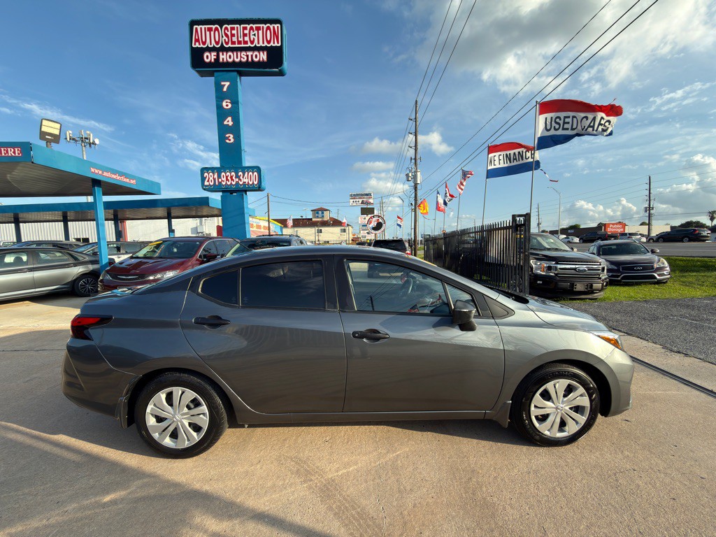 2025 Nissan Versa Image 8