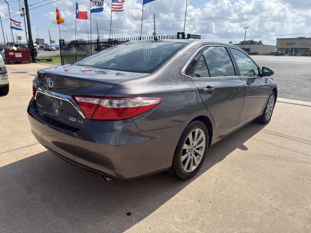 2017 Toyota Camry Image 7
