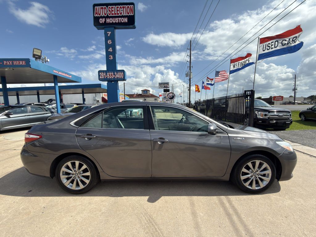 2017 Toyota Camry Image 8