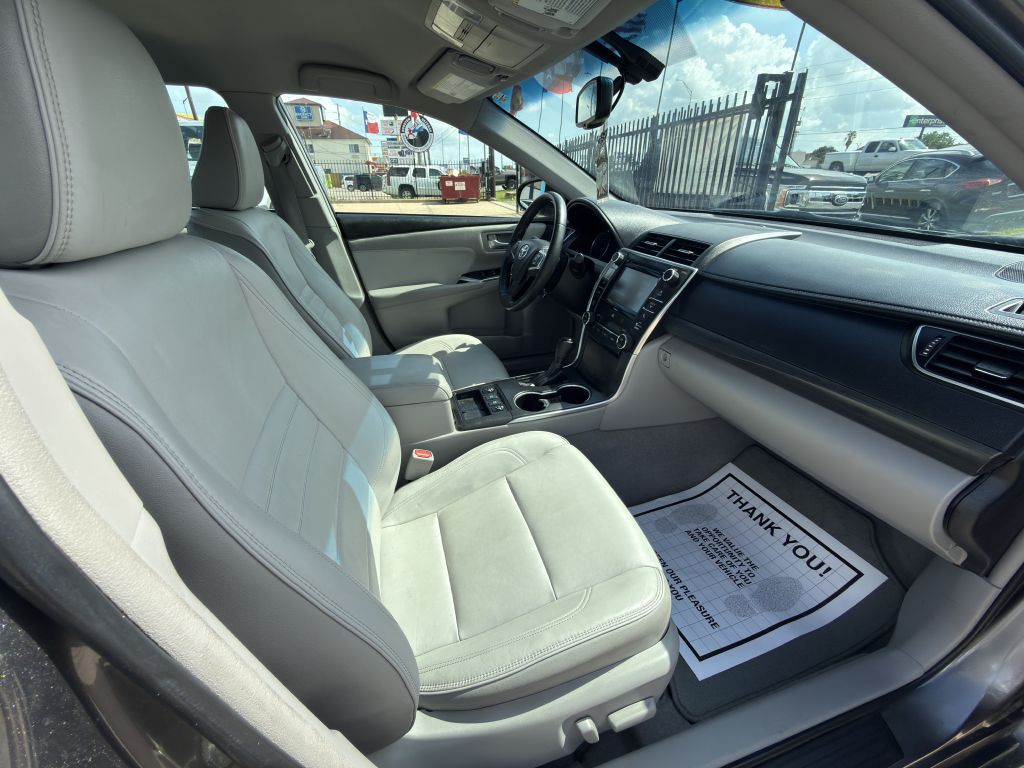 2017 Toyota Camry Image 9