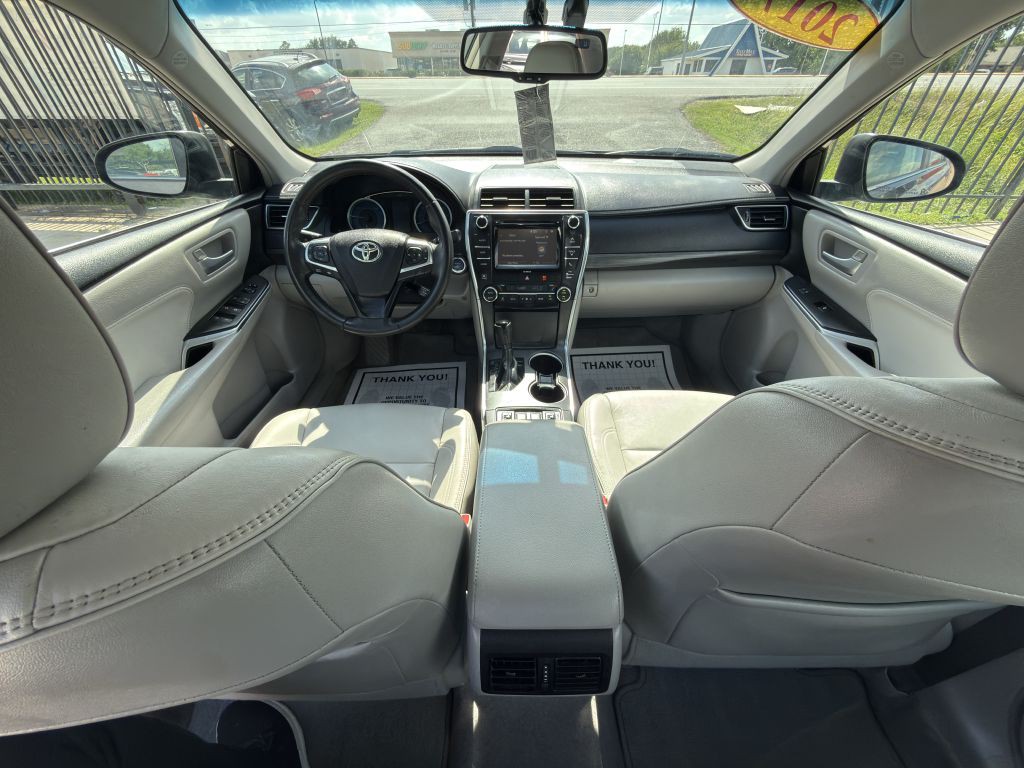 2017 Toyota Camry Image 13