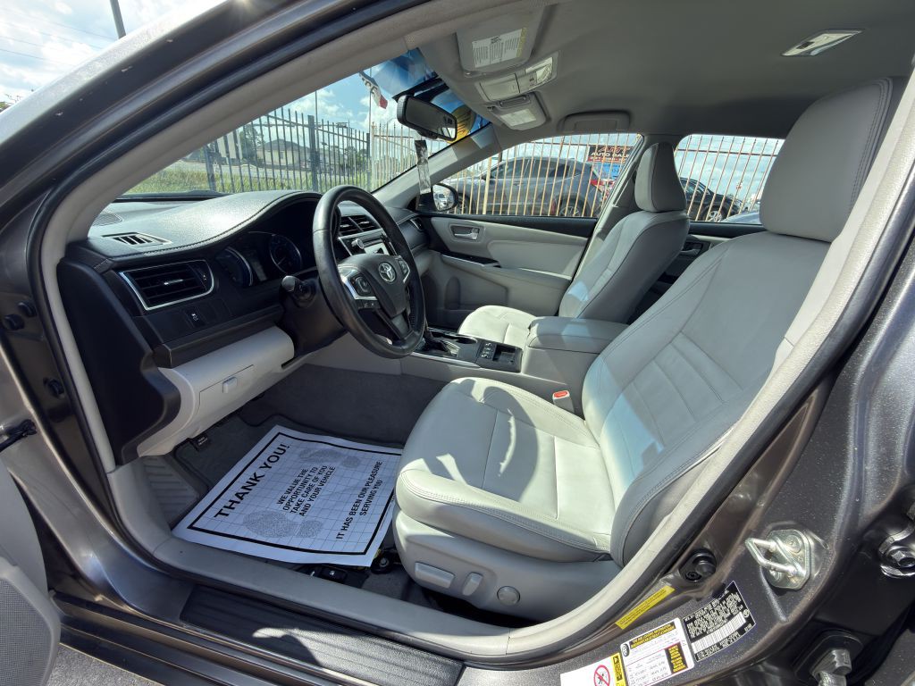2017 Toyota Camry Image 14
