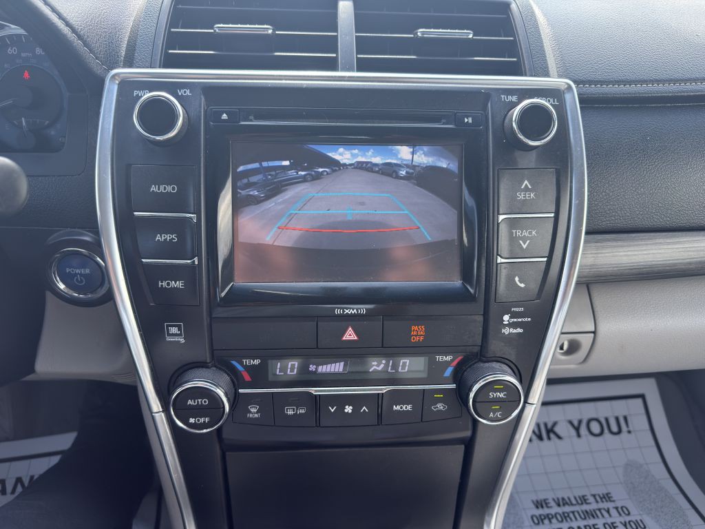 2017 Toyota Camry Image 19