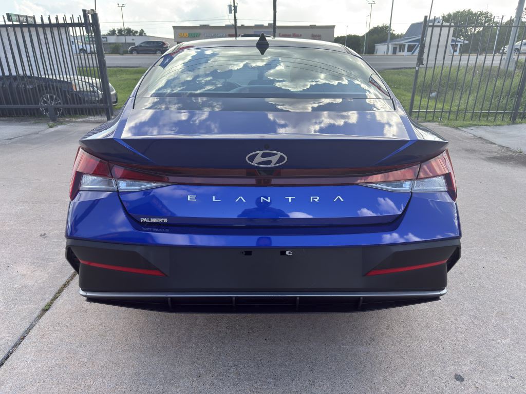2025 Hyundai Elantra Image 6