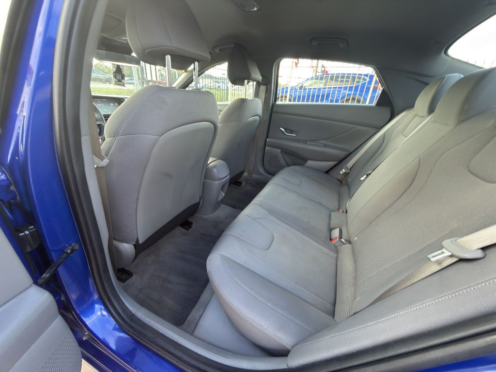 2025 Hyundai Elantra Image 11