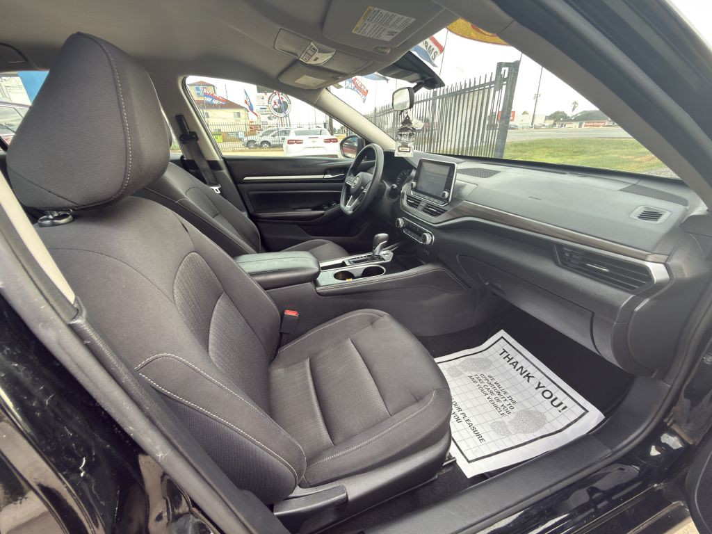 2023 Nissan Altima Image 9
