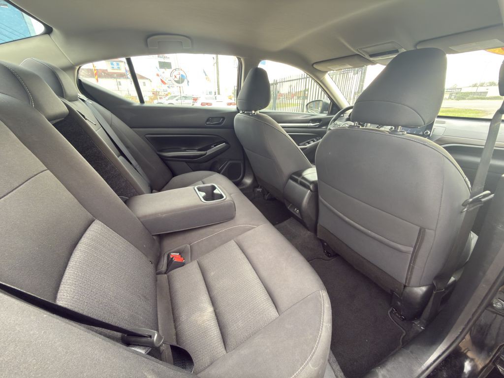 2023 Nissan Altima Image 10