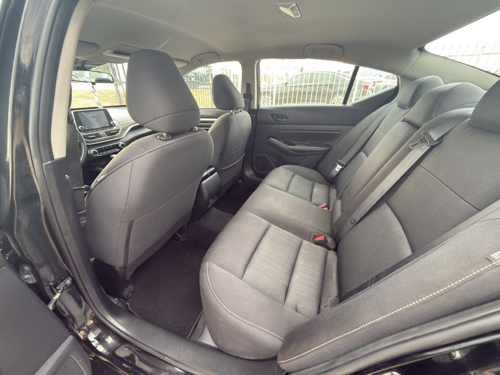 2023 Nissan Altima Image 12