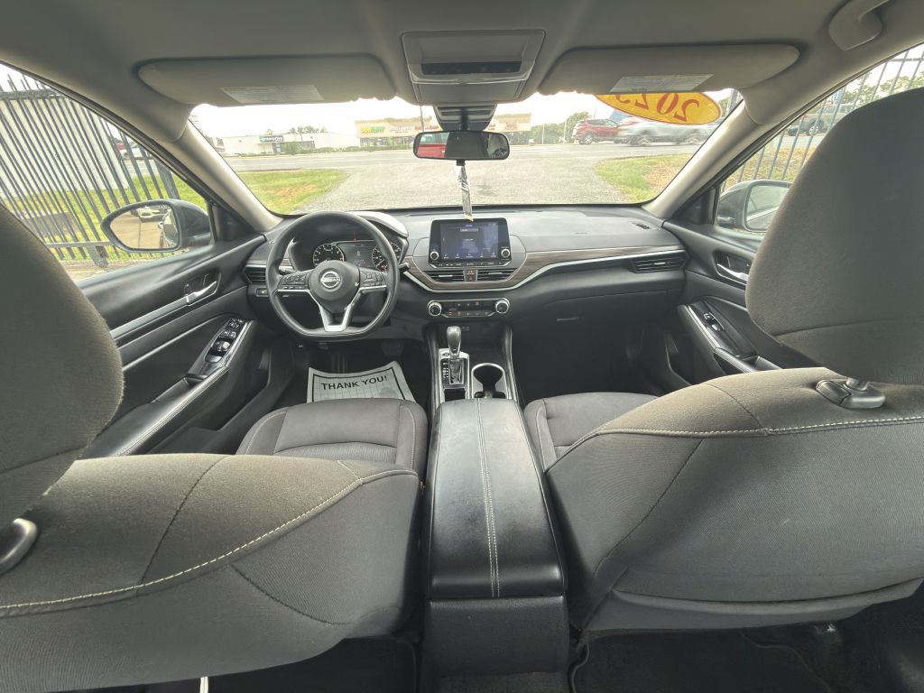 2023 Nissan Altima Image 13