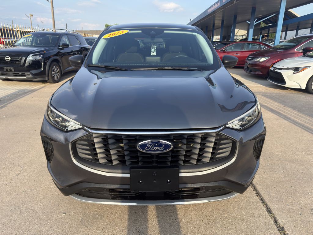 2023 Ford Escape Image 2