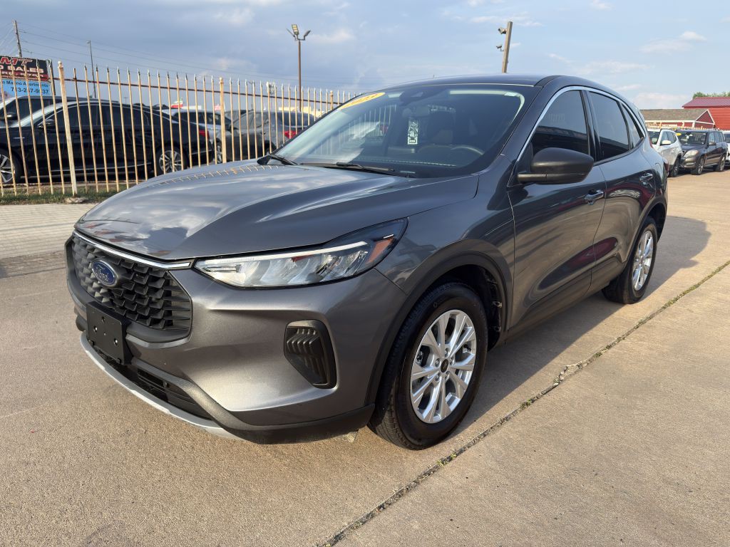 2023 Ford Escape Image 3