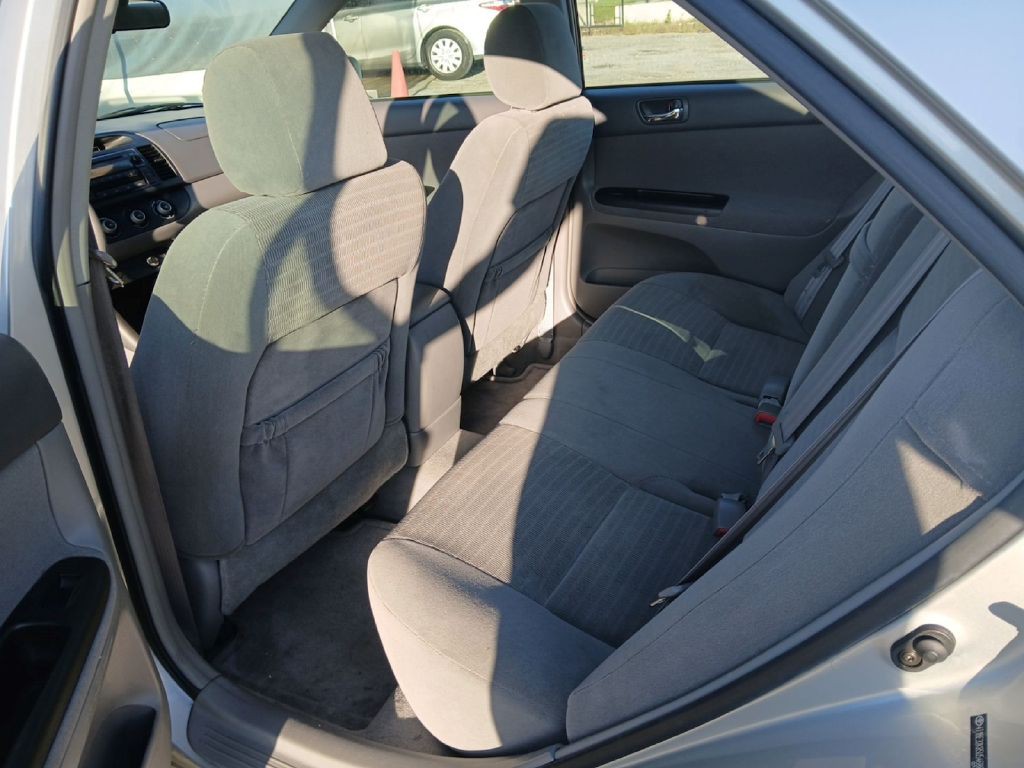 2005 Toyota Camry Image 2