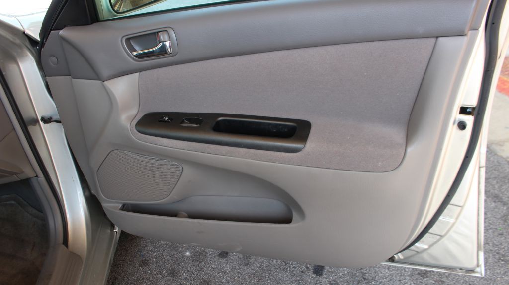 2005 Toyota Camry Image 17