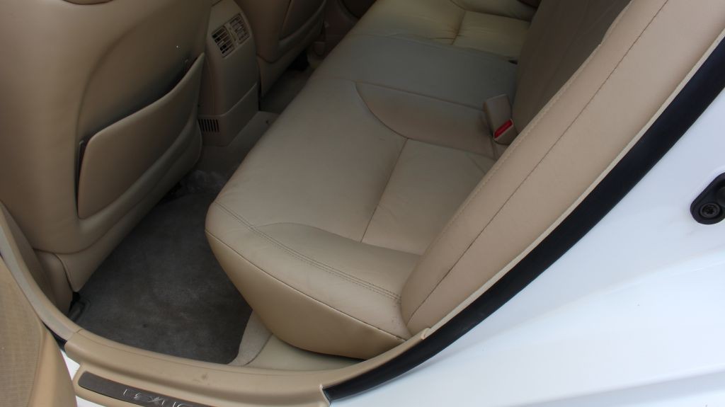 2005 Lexus ES Image 13