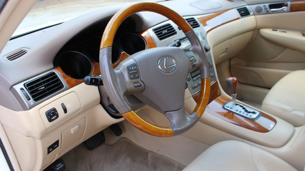 2005 Lexus ES Image 17