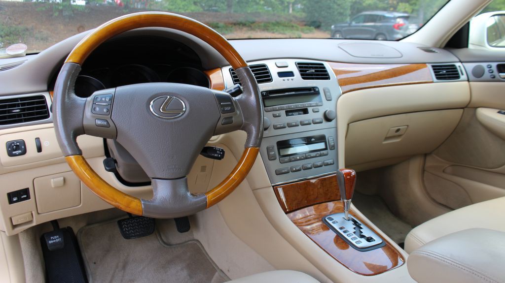 2005 Lexus ES Image 18